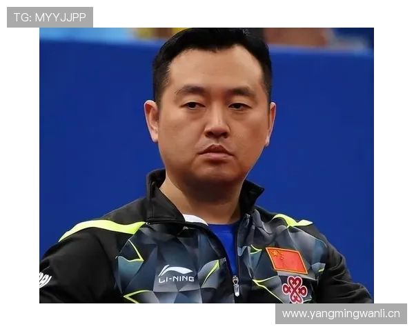 孔令辉这生活就像在打乒乓球，赛场上一秒大师，家里却被娃追着跑成表情包了