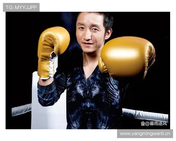 刚刷到邹市明拎塑料袋逛街那张图，拳王和邻居之间的反差我笑抽了