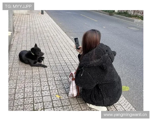 看柳雅慧出街那阵仗，拎的包价值都能交我三个月房租，直接尴尬又羡慕